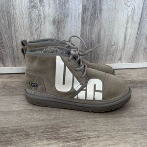 UGG Boots Neumel Chopd Winter Youth Size 6 Suede Shearling Gray Logo Cozy Cabin